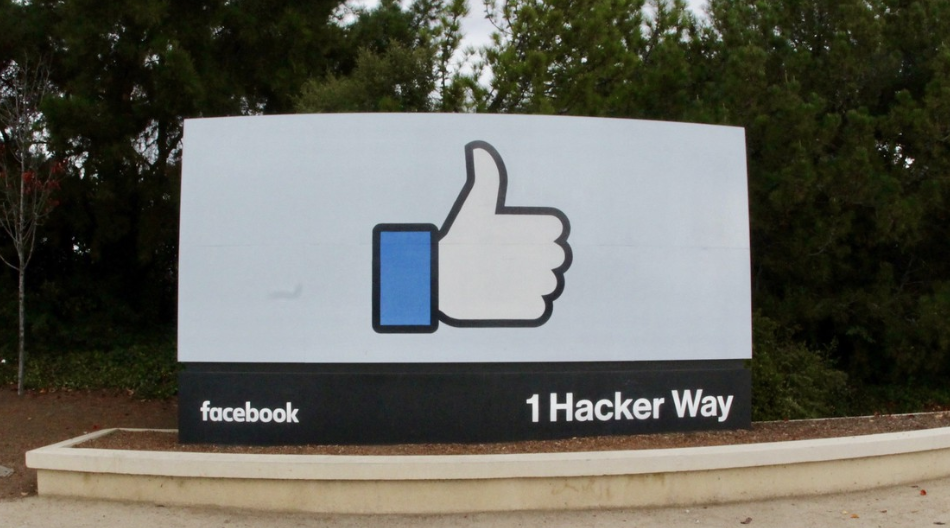 1 Hacker Way (Photo: David Fulmer, flickr 2.0)